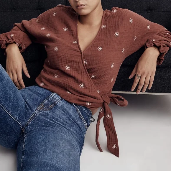Sold on M! Madewell Lightspun Maira Flower Embroidered Tie Wrap Top - Picture 2 of 16